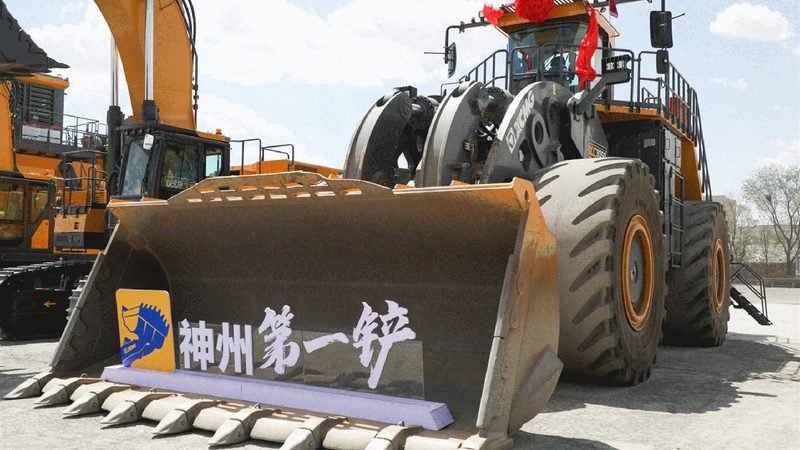 平地机变速箱油更换周期：如何确保机械性能与安全**