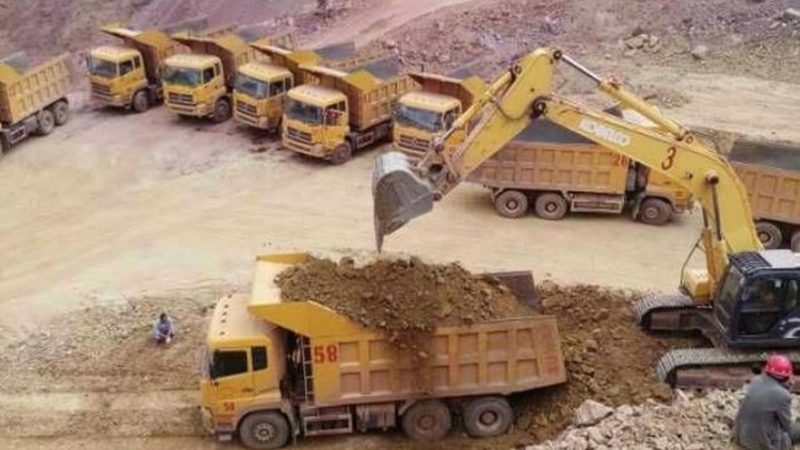 装载机与挖掘机：实用性的对比解析